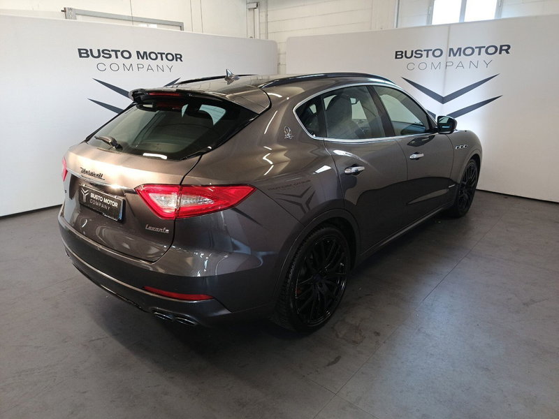 Maserati Levante usata a Varese (3)