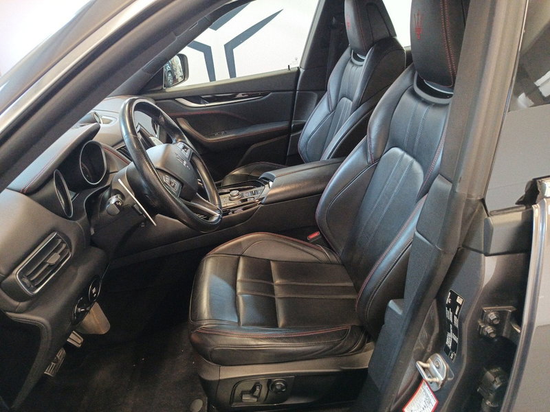 Maserati Levante usata a Varese (8)