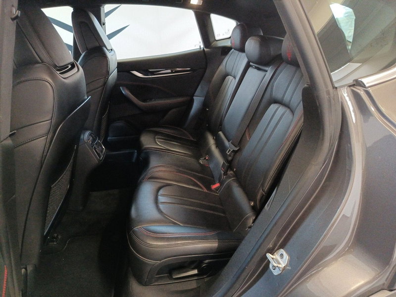 Maserati Levante usata a Varese (9)