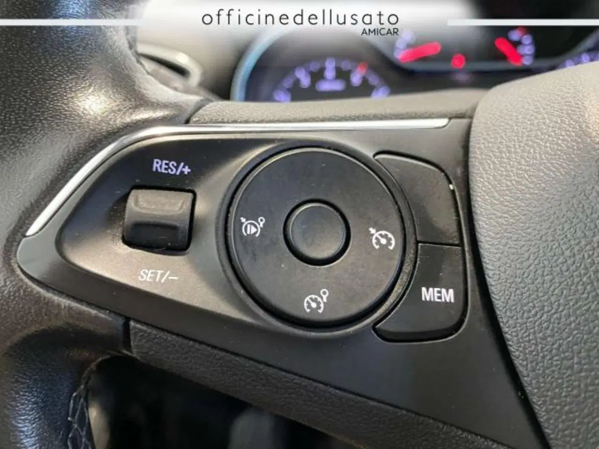 Opel Crossland usata a Matera (9)