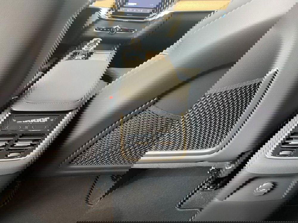 Volvo XC90 usata a Como (10)