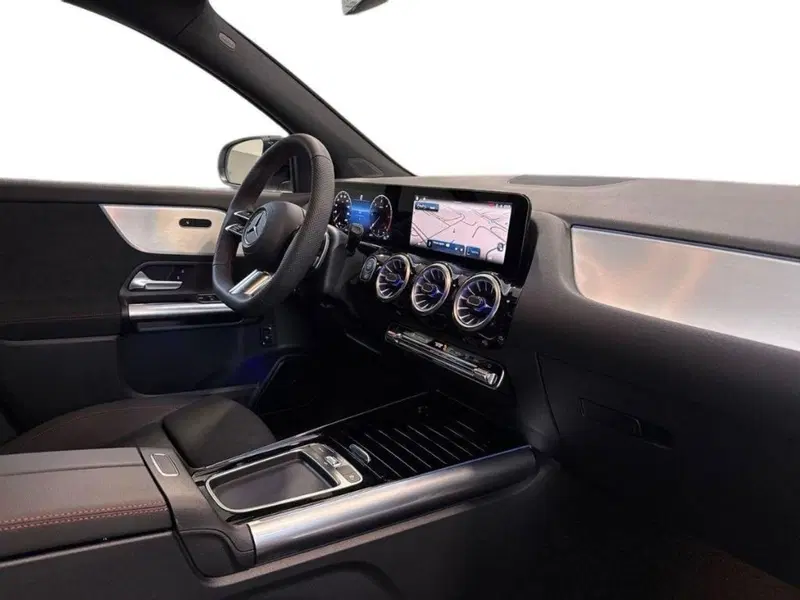 Mercedes-Benz GLA SUV nuova a Macerata (12)