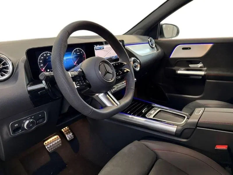 Mercedes-Benz GLA SUV nuova a Macerata (16)