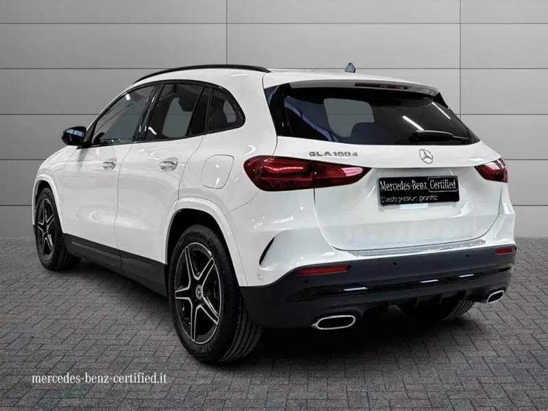 Mercedes-Benz GLA SUV nuova a Macerata (3)