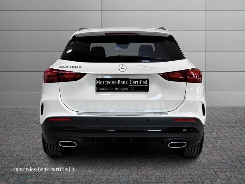 Mercedes-Benz GLA SUV nuova a Macerata (4)