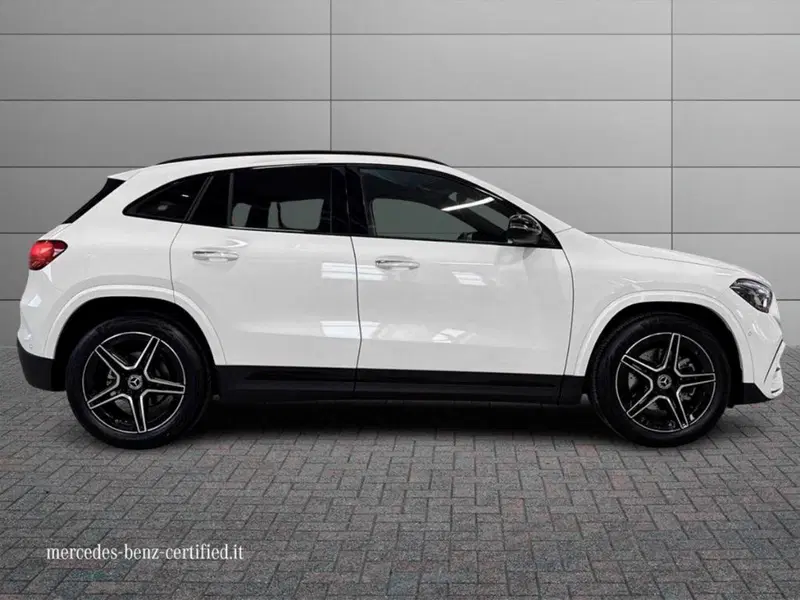 Mercedes-Benz GLA SUV nuova a Macerata (5)