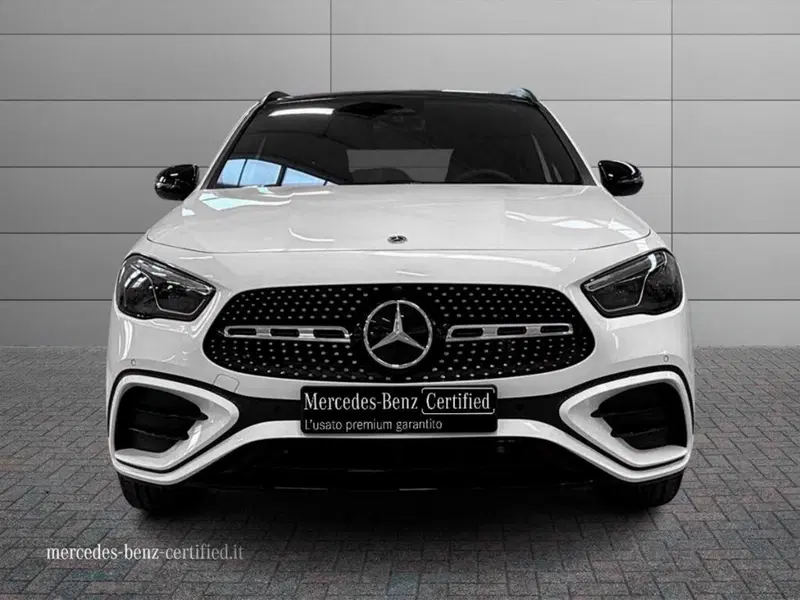 Mercedes-Benz GLA SUV nuova a Macerata (6)