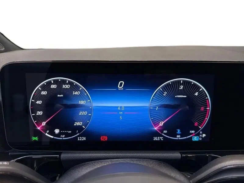 Mercedes-Benz GLA SUV nuova a Macerata (9)