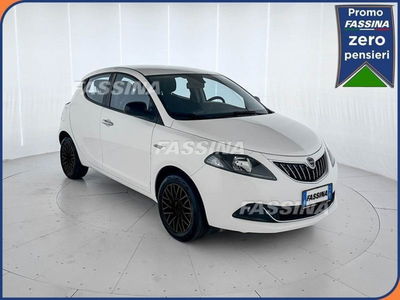 Lancia Ypsilon 1.0 FireFly 5 porte S&amp;S Hybrid Gold Plus del 2024 usata a Milano