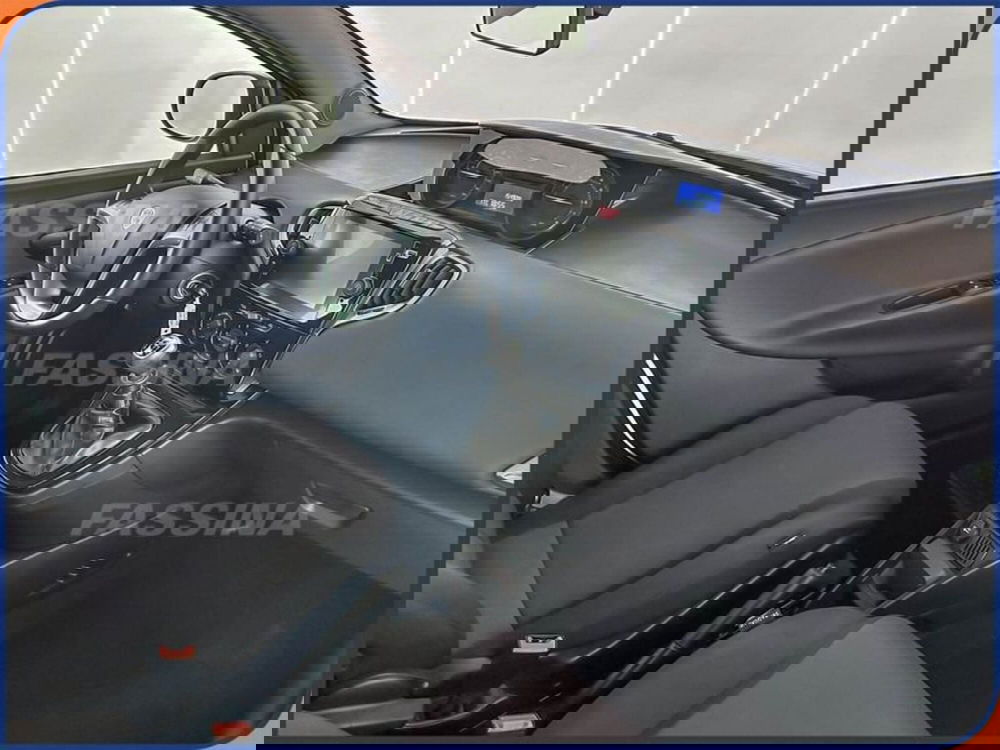 Lancia Ypsilon usata a Milano (12)