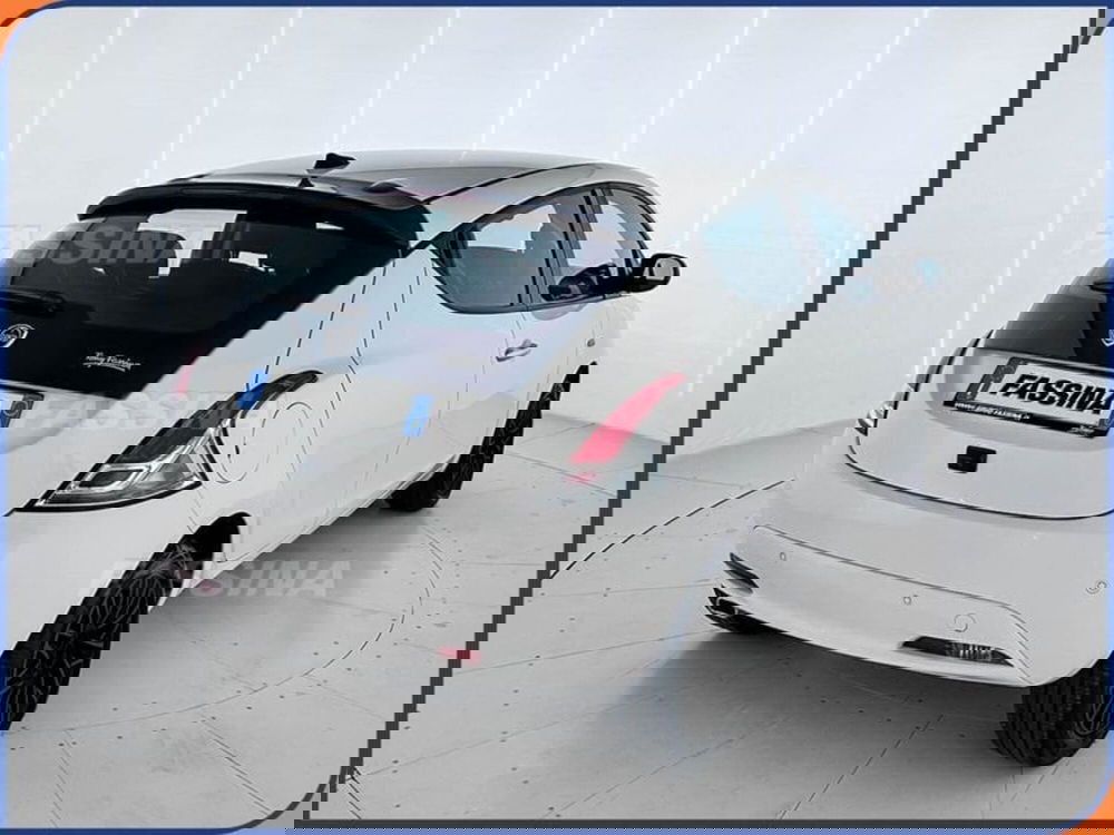 Lancia Ypsilon usata a Milano (6)