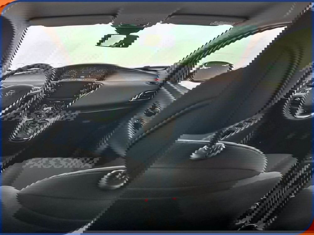 Lancia Ypsilon usata a Milano (9)