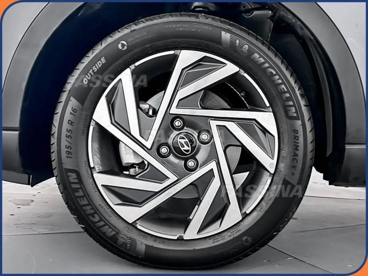 Hyundai Bayon usata a Milano (7)