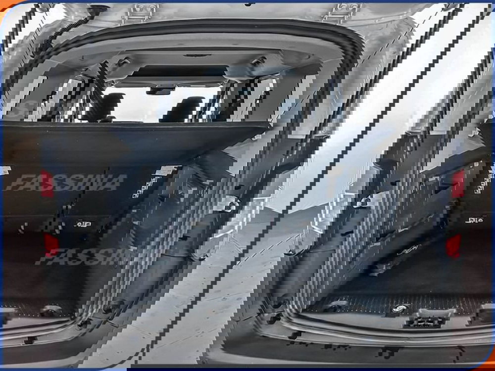 Ford Tourneo Courier usata a Milano (11)