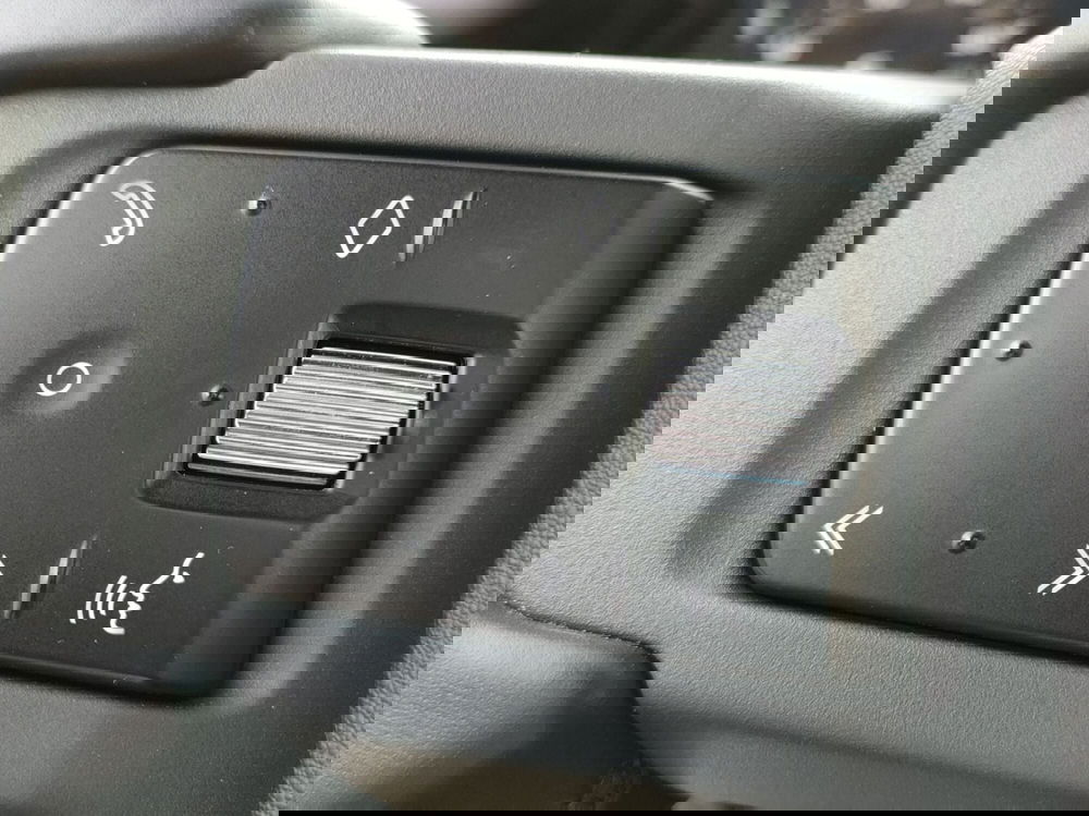 Land Rover Defender usata a Milano (12)