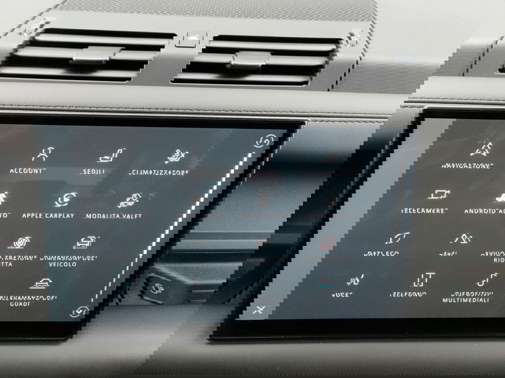 Land Rover Defender usata a Milano (15)