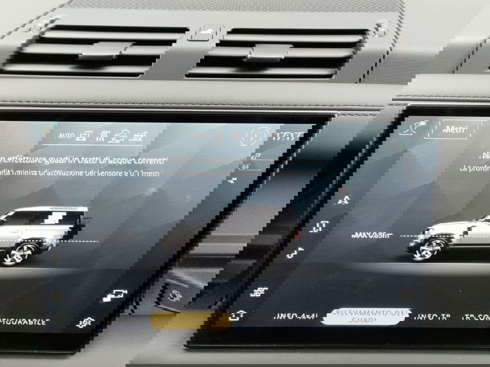 Land Rover Defender usata a Milano (17)