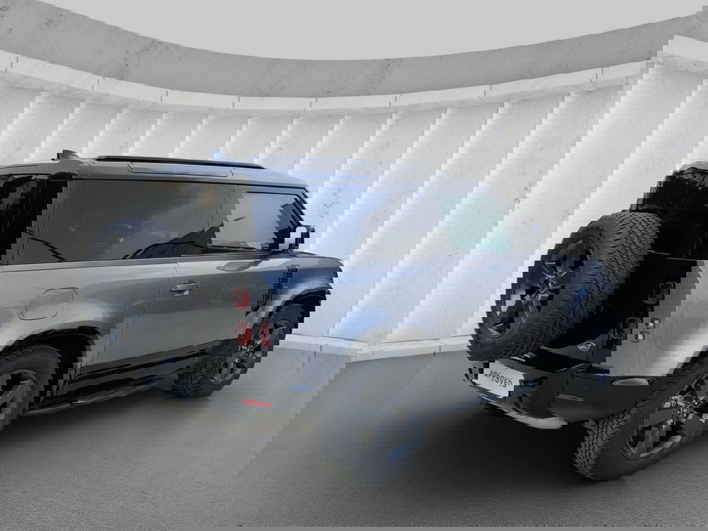 Land Rover Defender usata a Milano (2)