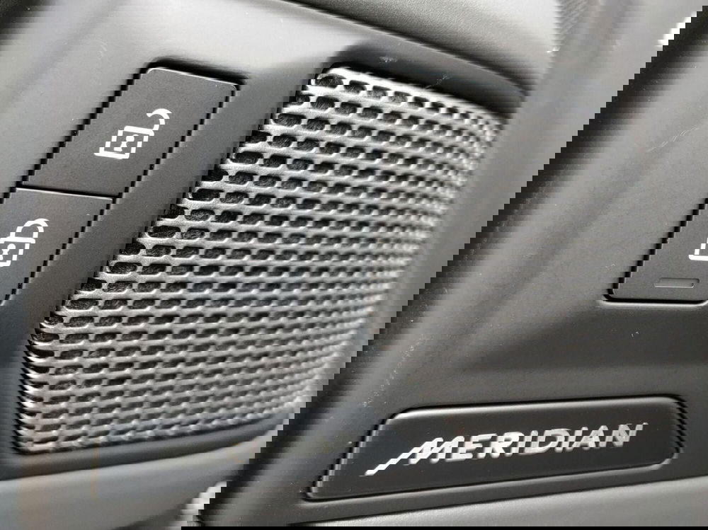 Land Rover Defender usata a Milano (20)