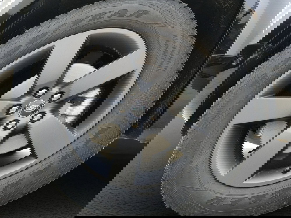 Land Rover Defender usata a Milano (9)