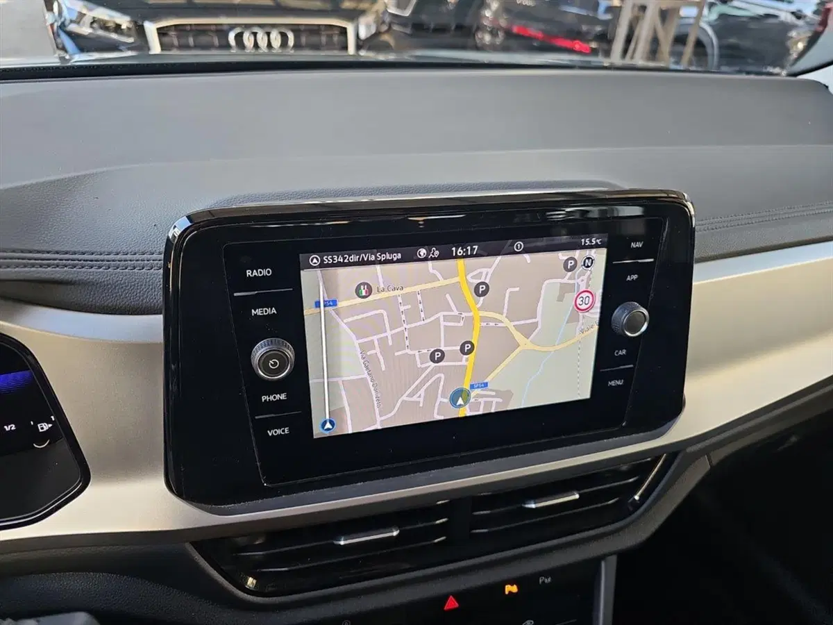 Volkswagen T-Roc usata a Lecco (13)