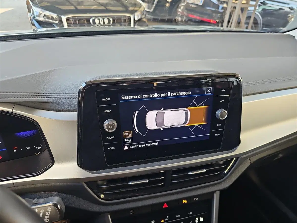 Volkswagen T-Roc usata a Lecco (15)