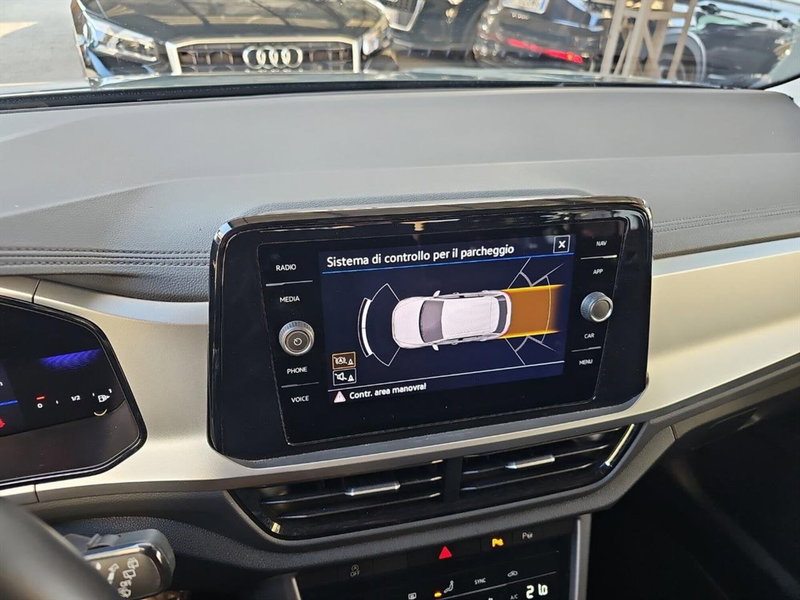 Volkswagen T-Roc usata a Lecco (15)