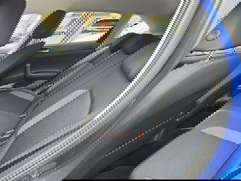 Volkswagen Taigo usata a Lecco (12)