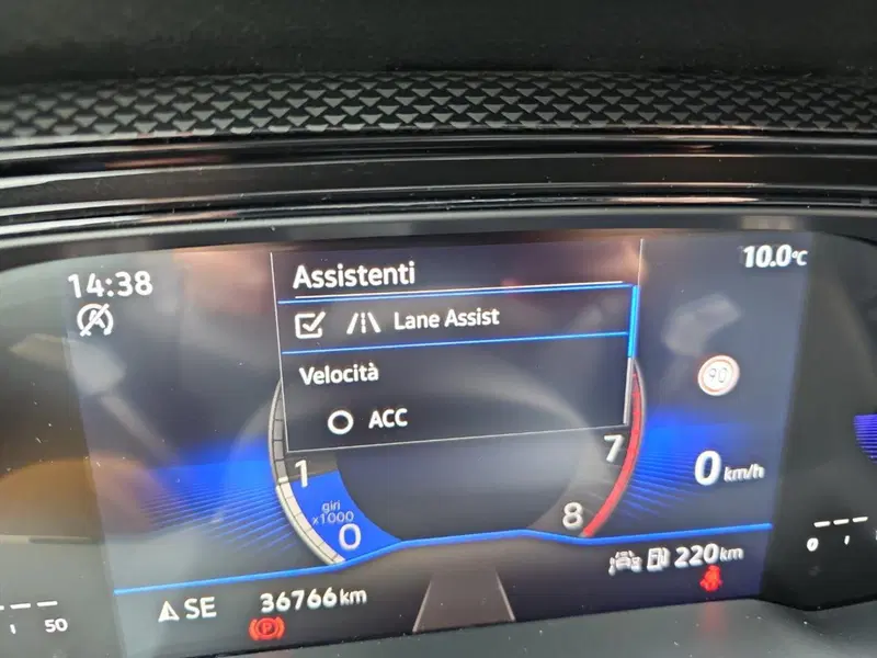Volkswagen Taigo usata a Lecco (15)