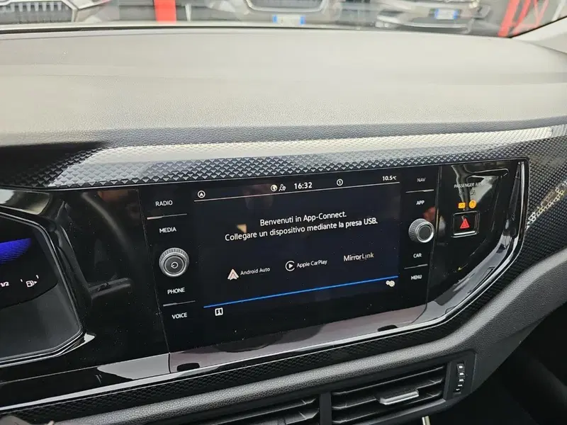Volkswagen Taigo usata a Lecco (15)