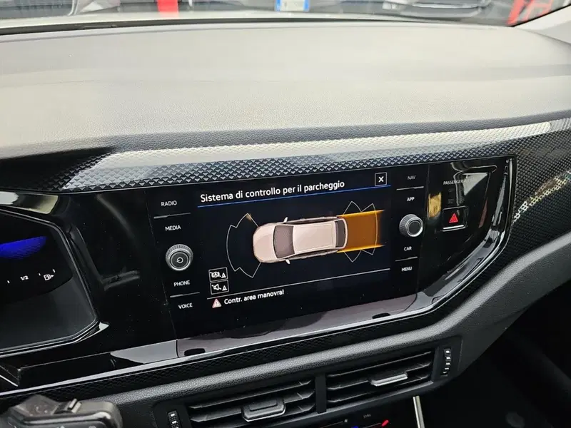 Volkswagen Taigo usata a Lecco (16)