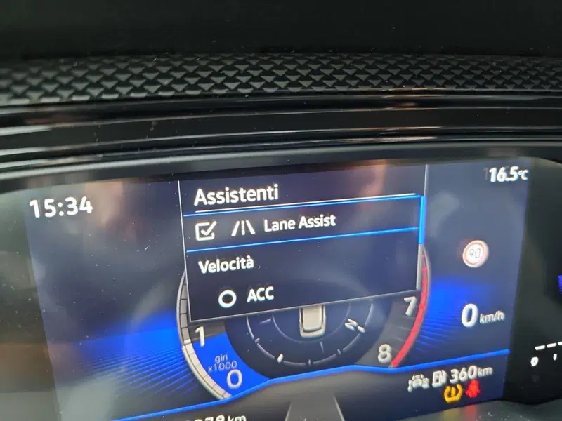 Volkswagen Taigo usata a Lecco (15)