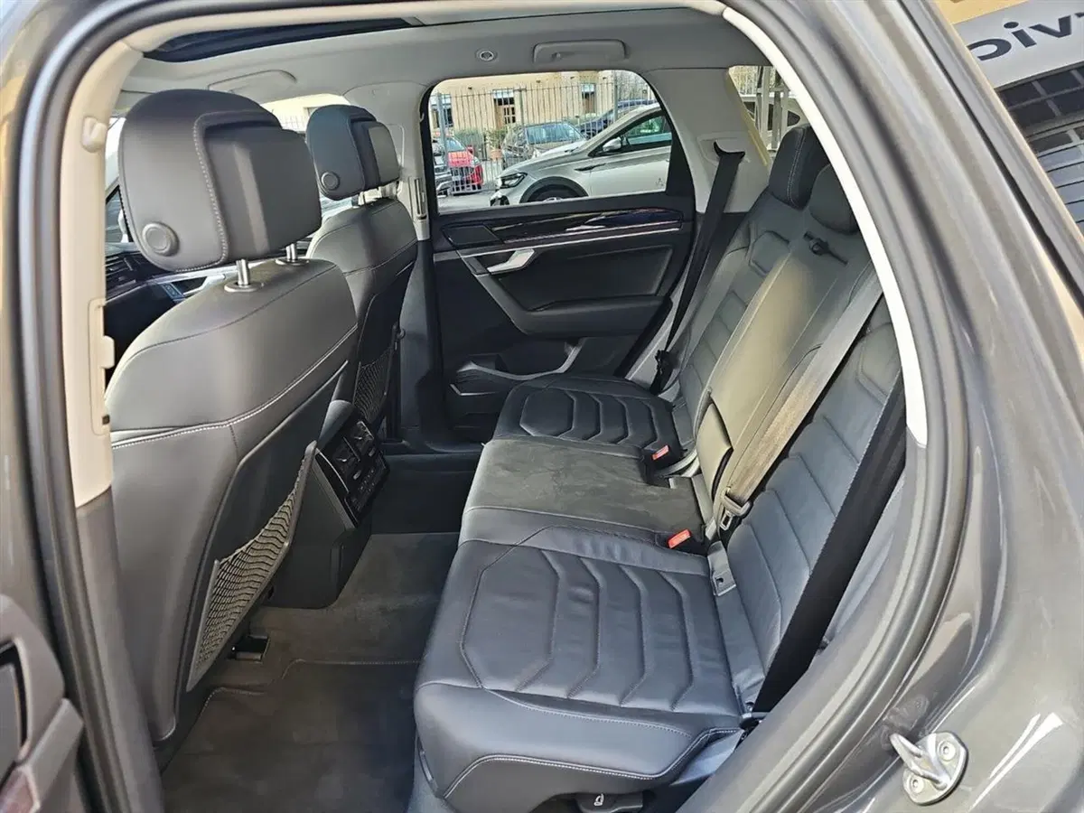 Volkswagen Touareg usata a Lecco (10)