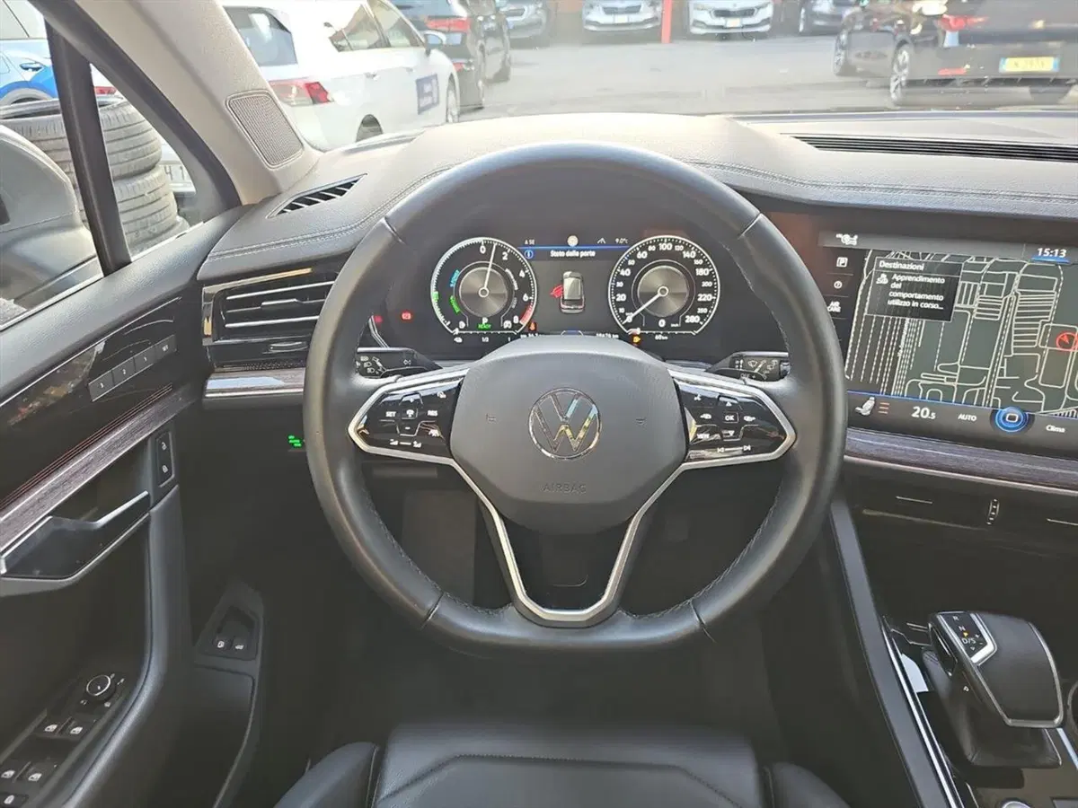 Volkswagen Touareg usata a Lecco (11)