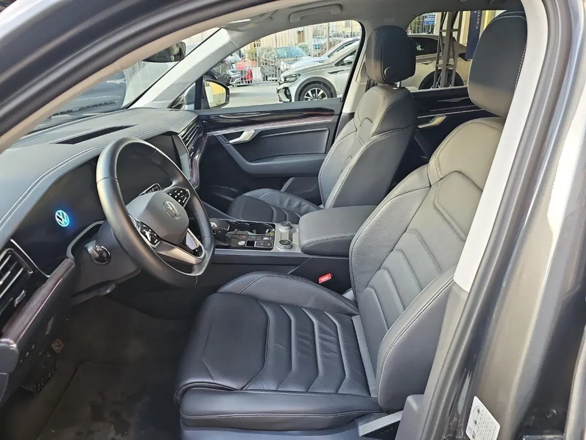 Volkswagen Touareg usata a Lecco (9)