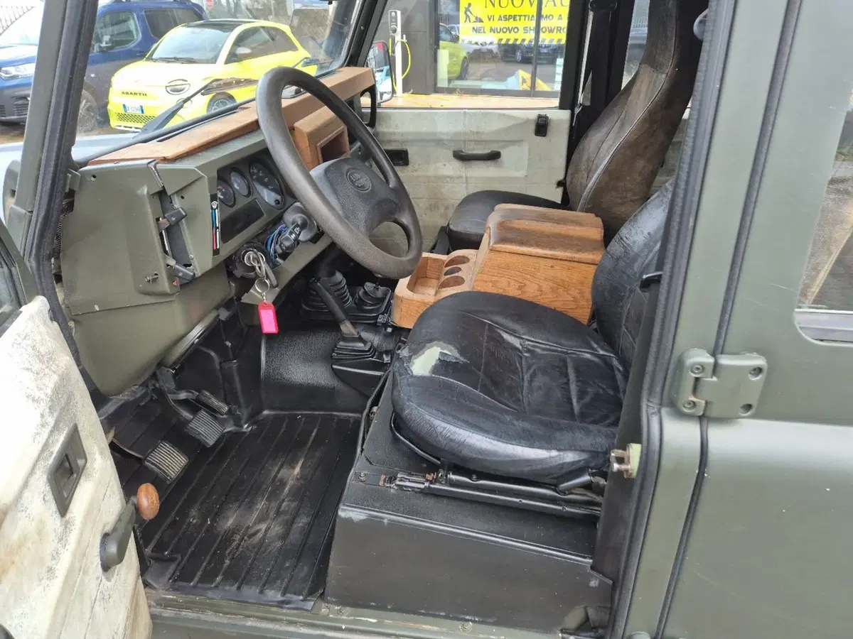 Land Rover Defender usata a Arezzo (18)