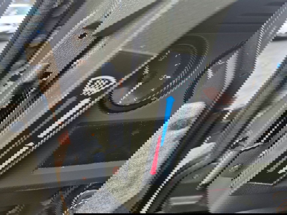 Land Rover Defender usata a Arezzo (19)