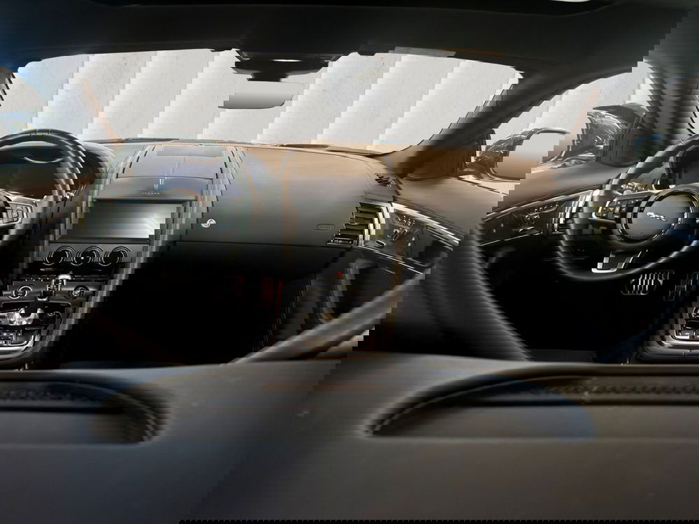 Jaguar F-Type Coupé usata a Milano (4)