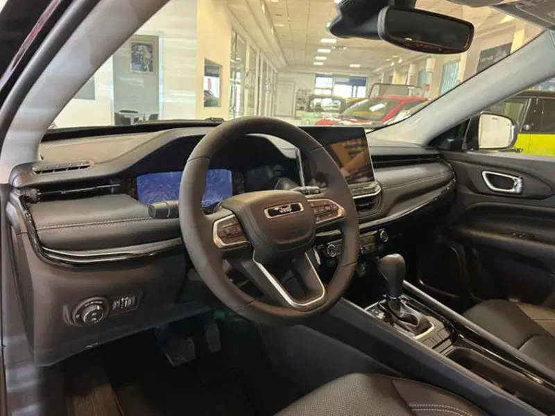 Jeep Compass nuova a Vercelli (12)
