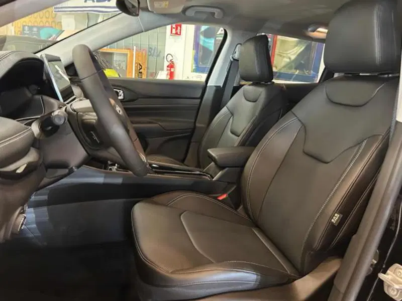 Jeep Compass nuova a Vercelli (14)