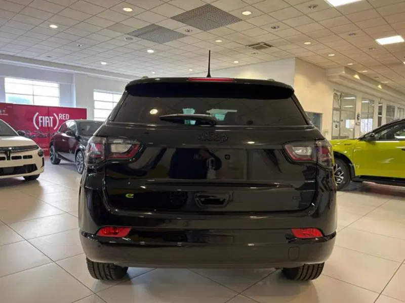 Jeep Compass nuova a Vercelli (2)