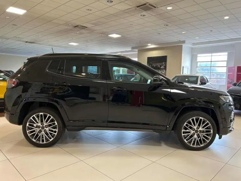 Jeep Compass nuova a Vercelli (5)