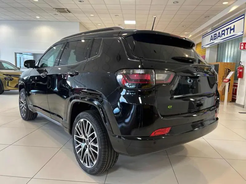 Jeep Compass nuova a Vercelli (6)