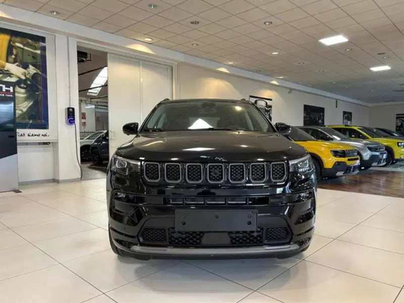 Jeep Compass nuova a Vercelli (8)