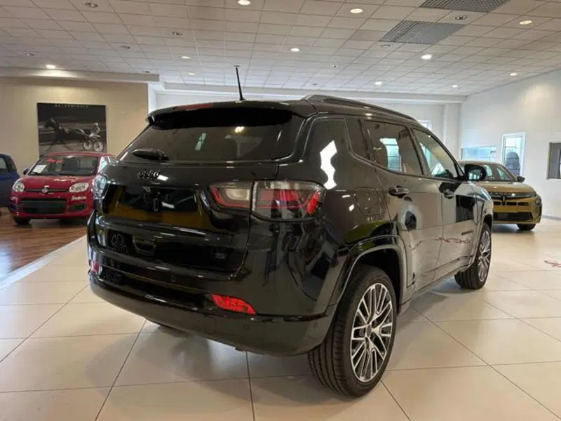Jeep Compass nuova a Vercelli (9)