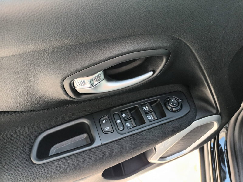 Jeep Renegade usata a Bari (7)