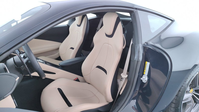 Ferrari Roma Coupé usata a Perugia (14)