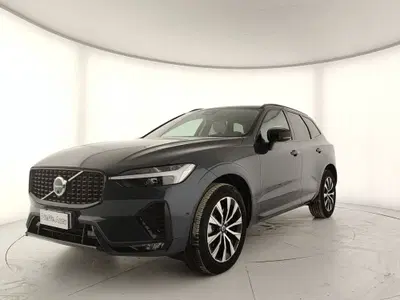 Volvo XC60 B5 AWD automatico Ultimate Dark del 2023 usata a L'Aquila