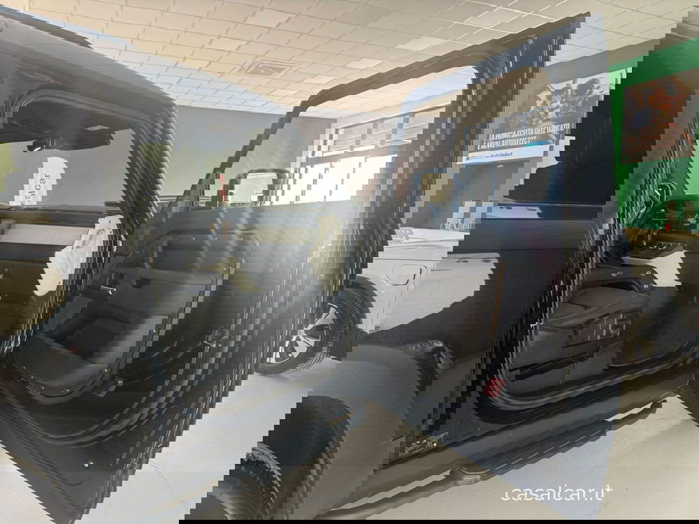 Land Rover Defender usata a Salerno (19)