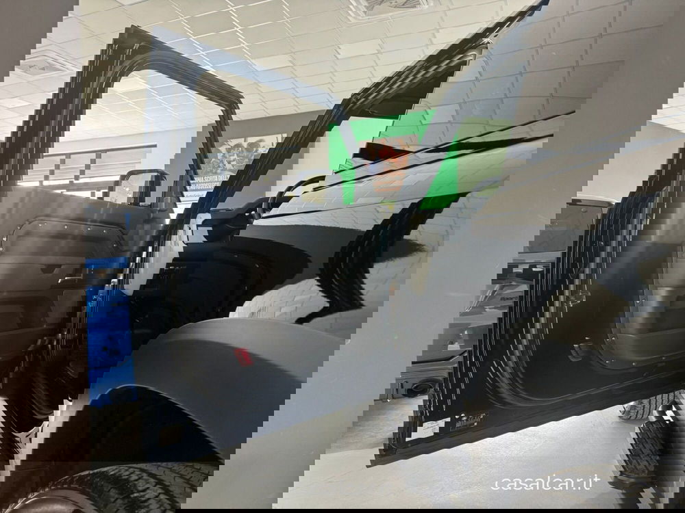 Land Rover Defender usata a Salerno (9)